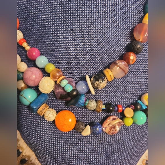 💋💋NECKLACE Handmade by Betsy Designs. 22 inches long with beautiful stones - Picture 2 of 2